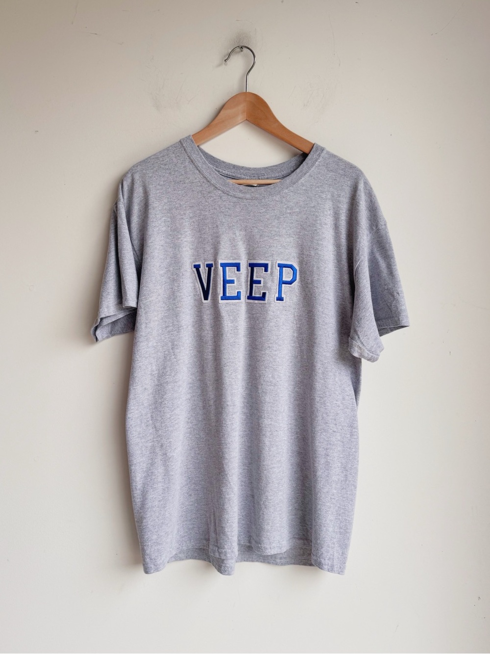VEEP Graphic Tee Large Heather Gray Gildan Heavy Cotton T-Shirt